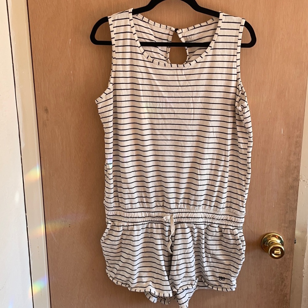 Albion Fit sleeveless romper with pockets!